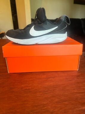 (UC) Nike Star Runner 4 NN (PS) Black and White